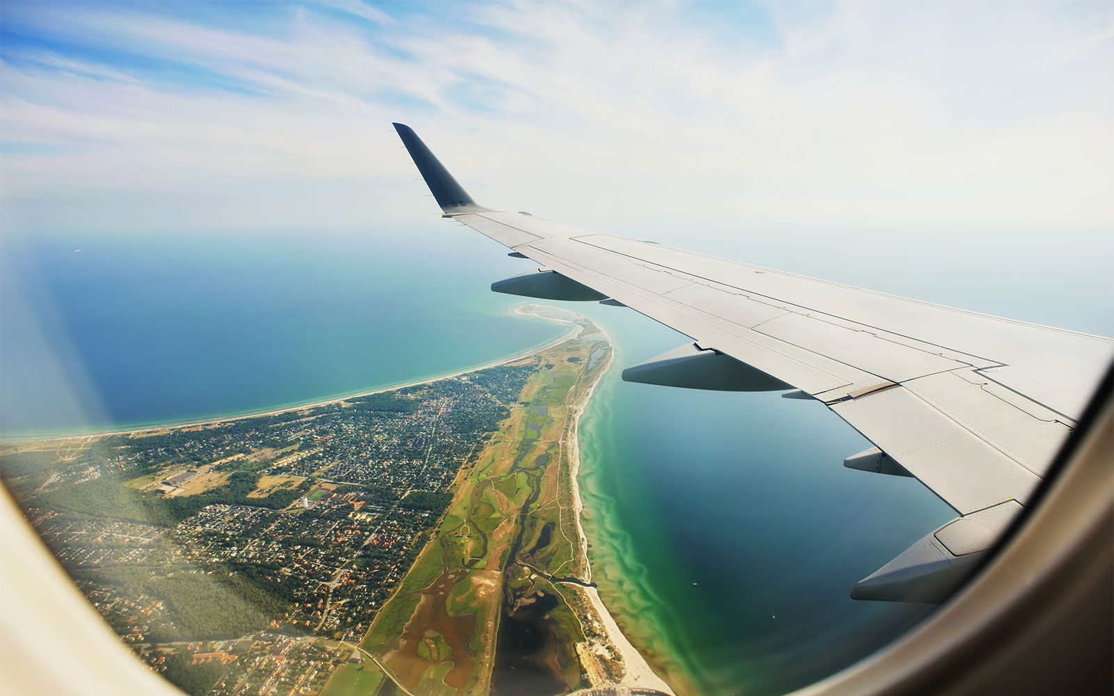 Find the best deals on cheap flights from top airlines